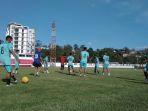 sulut-united-menjalani-latihan-perdana-di-stadion-klabat-manado-123.jpg