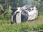 tangkapan-layar-video-sebuah-mobil-yang-rusak-parah-setelah-ditabrak-kereta-api-di-subang.jpg