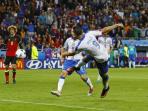 tendangan-voli-graziano-pelle_20160614_102616.jpg