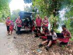 tidak-ada-internet-murid-sd-inpres-tondey-minsel-sulaweei-utara-kerjakan-soal-anbk-di-atas-bukit.jpg