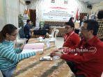 tim-kampanye-jokowi-maruf-saat-masukkan-dana-kampanye-di-kpu-sulut-rabu-2120.jpg
