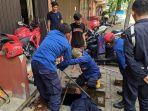 tim-rescue-damkar-evakuasi-kunci-motor-fikri-347347.jpg