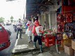 tim-vanda-sarundajang-melakukan-penyemprotan-disinfektan.jpg