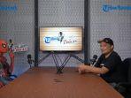tribun-manado-saat-mewawancarai-cosplayer-spiderman-di-manadofhfgh.jpg