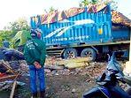 truk-kontainer-pengangkut-batubara-menabrak.jpg