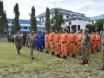 upacara-bendera-peringatan-hut-ke-68-satpol-pp_20180326_181923.jpg