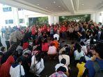 update-pendemo-beri-deadline-pelantikan-e2l-mocthar-paling-lambatpekan-depan.jpg