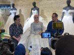 venna-melinda-ibu-verrell-bramasta-fitting-gaun-pengantin-jelang-dinikahi-ferry-irawan.jpg
