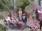 video-viral-emak-emak-baku-hantam-di-depan-suncity-mall-madiun.jpg