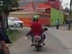 video-viral-jenazah-di-bogor-dibawa-pulang-dengan-motor-3.jpg