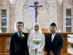 viral-nikah-beda-agama-di-semarang-suami-khatolik-istri-muslim-gelar-akad-dan-pemberkatan1.jpg