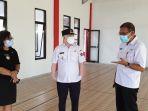 wabup-john-palandung-didampingi-kadis-kesehatan-dan-camat-sitim.jpg