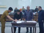 wakil-wali-kota-bitung-hengky-honandar-se-pandangan-akhir-eksekutif-terkait-ranperdap.jpg