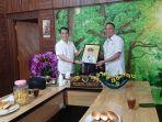 wali-kota-tomohon-jimmy-feidie-eman-bersama-manajemen-tribun-manado.jpg