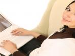 wanita-cantik-depan-laptop.jpg