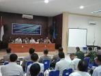 warga-dumoga-berebut-kantor-polres.jpg
