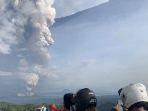 warga-memotret-erupsi-gunung-taal-di-wilayah-cavite-filipina.jpg
