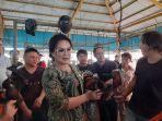 wawali-kota-cantik-kunjungi-pasar-ekstrem-tomohon-tak-takut-pegang-kelelawar.jpg