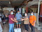 youtje-ketika-mendapat-bantuan-dari-pemerintah-kota-yang-diserahkan-oleh-lurahghghg.jpg