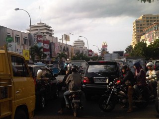 Dua Jalur di Boulevard Manado Bikin John Kebingungan Naik Angkot