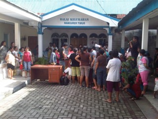 Operasi Pasar Penyaluran Minyak Tanah Nyaris Ricuh