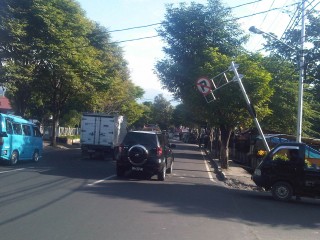 Rambu Lalin di Jalan Ahmad Yani Nyaris   Roboh