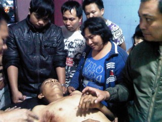 Helena Histeris Saksikan Tubuh Anaknya Terbujur Kaku