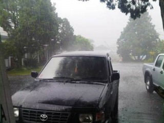 Tomohon Hujan Deras dan Angin Kencang, Baris-berbaris Bubar - hujantomohon1.jpg