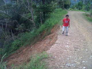 Akses Jalan Tombatu - Ratatotok Terancam Putus