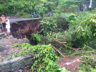 Oksin Dengar Bunyi Gemuruh, lalu....