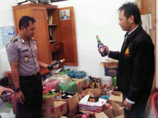 Polres Sita Ribuan Miras dalam Botol