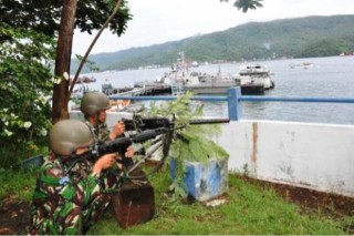 Latihan Perang Bersenjata di Pangkalan Satkamla Bitung, Seru! - FotoLatihanPengamananPangkalanSatkamlaBitung.jpg