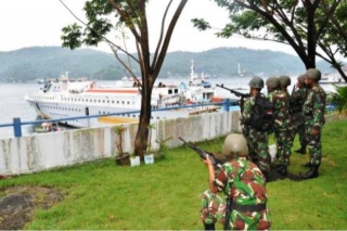 Latihan Perang Bersenjata di Pangkalan Satkamla Bitung, Seru! - Foto_Latihan_Pertahanan_Pangkalan_Satkamla_Bitung.jpg