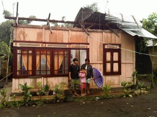 Tompaso Barat Dihantam Puting Beliung, Desby Lihat Seng Berterbangan