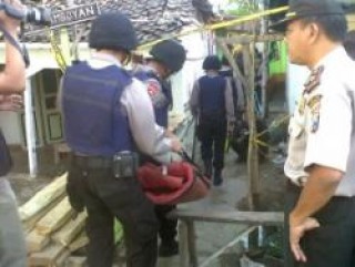 Tim Gegana Polda Jatim Temukan Sisa Bahan Peledak