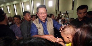 SBY Sempat Mencicipi Kacang Goreng untuk Pengungsi