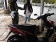 seorang_perempuan_disita_helm_hijau_militernya_budisusilo.jpg
