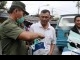 20120108_lucky_kawengian_anggota_TNI_dari_Koramil_Tondano_membagikan_masker_pada_warga_di_Terminal_Tondano.JPG