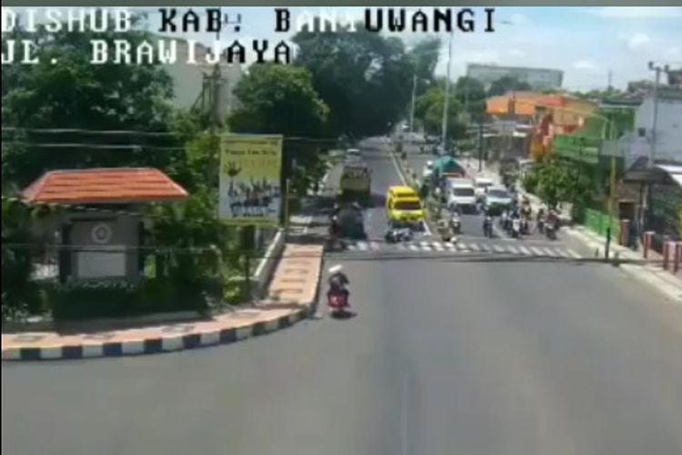 ambulans-tabrak-pengemudi-motor.jpg
