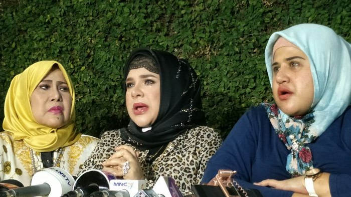 elvy-sukaesih-jelaskan-penyakit-putranya-ditemani-dhawiya.jpg