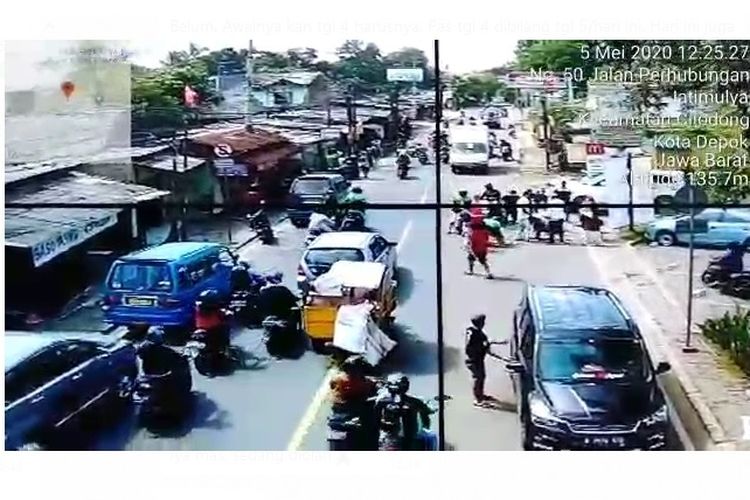 Viral Detik-detik Perampokan Rp 80 Juta di Depok Gagal, Tapi Uang Korban Malah Hilang Rp 2,8 Juta
