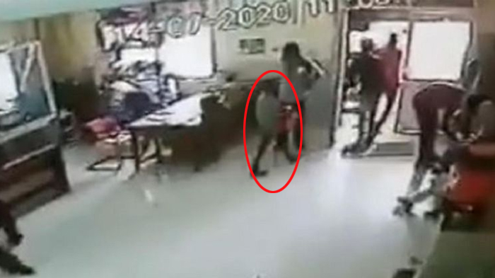 potongan-rekaman-cctv-memperlihatkan-seorang-bocah-keluar-dari-bank.jpg