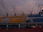 detik-detik-atap-stadion-bandung-roboh.jpg