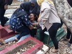 ibunda-akbar-alamsyah-rosminah.jpg