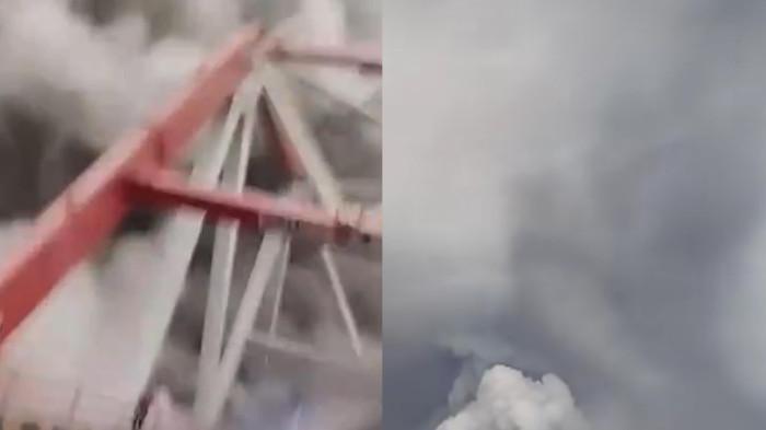 VIDEO TERBARU! Detik-detik Awan Panas Hantam Gladak Perak, Warga Berlarian Mengungsi