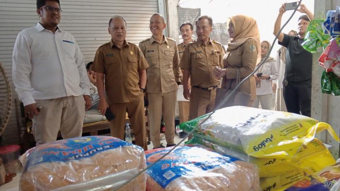 Bulog Tulungagung dan Satgas Pangan Sidak Harga Beras SPHP Pasar Ngunut, Pastikan Masih di Bawah HET