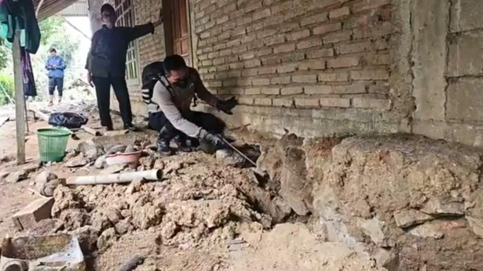 Tanah Gerak di Trenggalek Sebabkan Rumah Warga Rusak Parah, Enggan Pindah Karena Tak Punya Pilihan