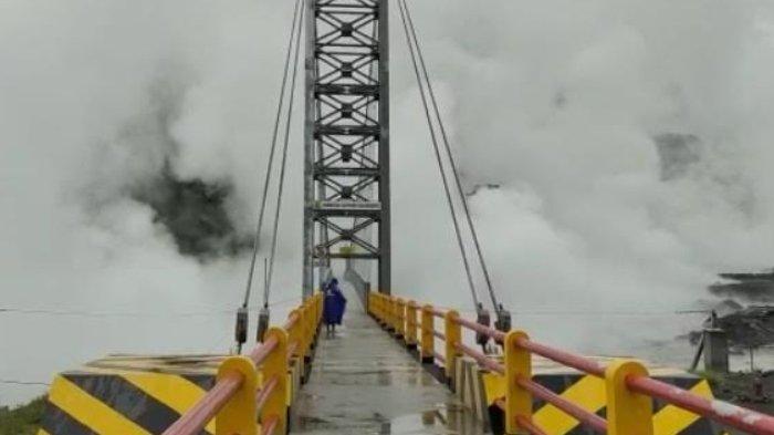 Jembatan Gondoruso di Pasirian Lumajang Putus Diterjang Banjir Lahar Dingin Dari Gunung Semeru