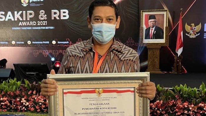 Indeks Reformasi Birokrasi Meningkat, Wali Kota Kediri Raih Penghargaan