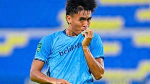 Adam-Malik-melakukan-selebrasi-setelah-menjebol-gawang-Persiku.jpg